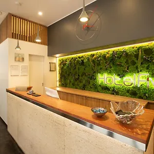 Hotel Five, Milaan